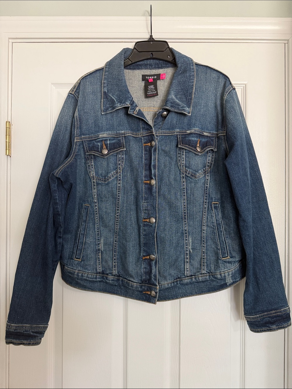 torrid SZ 1 Medium Wash Denim Jacket with light distressing EUC